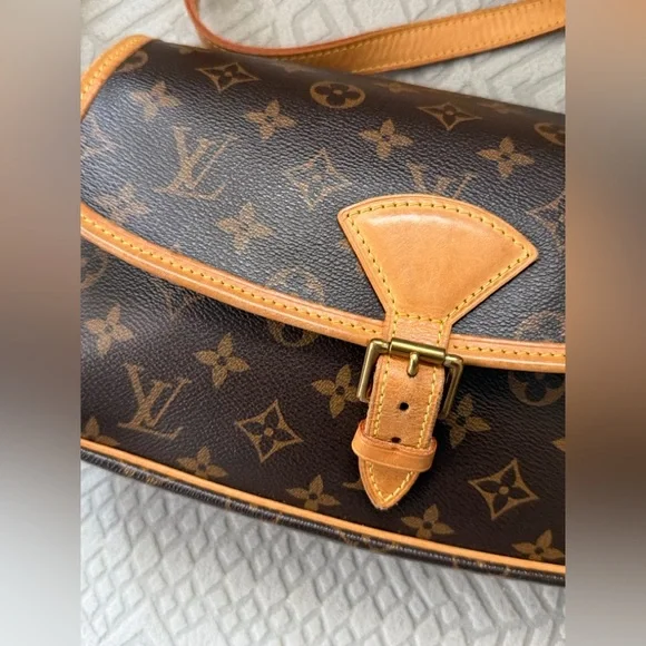 Louis Vuitton Sologne Crossbody Monogram Canvas Authentic - Picture 2 of 13